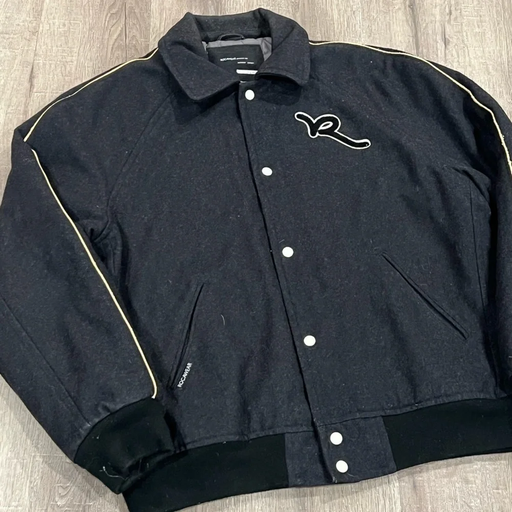 Rocawear euc bin